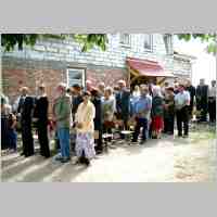 905-1124 Sonderfahrt nach Tapiau im Juni 2003. Die Gemeinde im Gebet..jpg